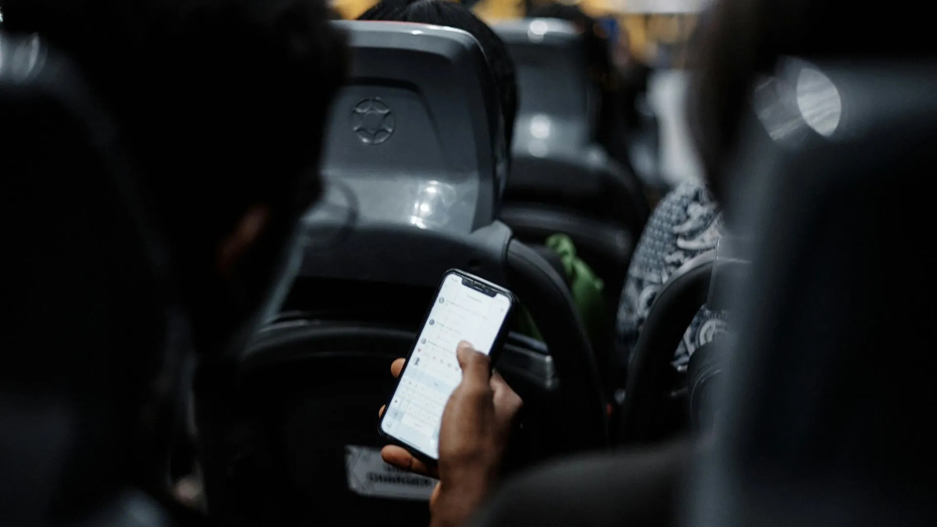 7 AI Safety Apps for Traveling With Children (GPS Alerts Stranger Danger)
